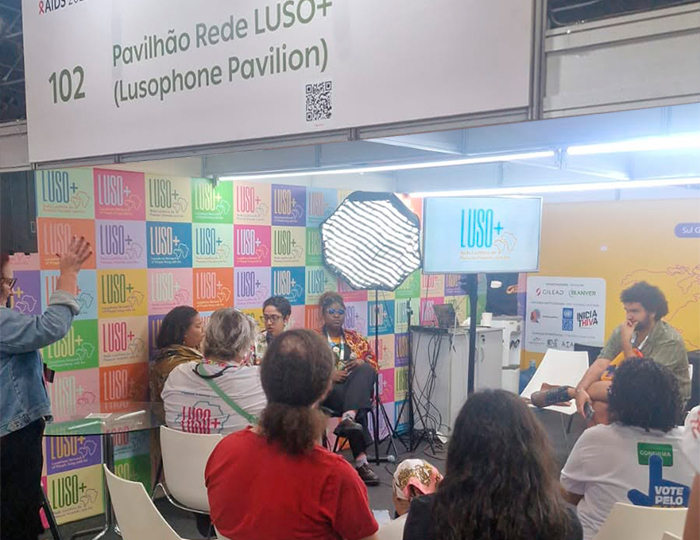 Integrantes da Sociedade Civil durante a 26ª Conferência Internacional de Aids 2026 reforçam a defesa do acesso universal às novas tecnologias de prevenção e tratamento do HIV.