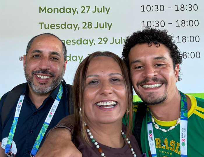 Integrantes da Sociedade Civil durante a 26ª Conferência Internacional de Aids 2026 reforçam a defesa do acesso universal às novas tecnologias de prevenção e tratamento do HIV.